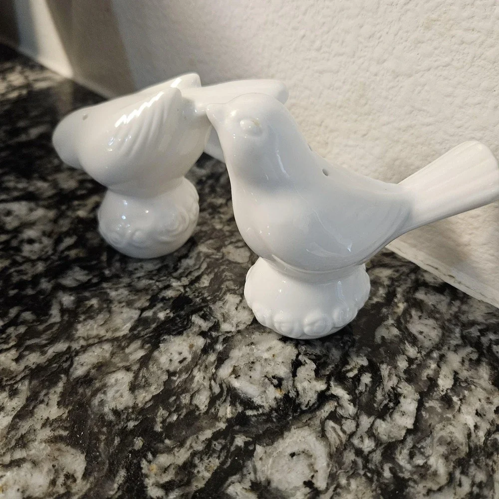 white ceramic birds Salt &‎ Pepper shakers set